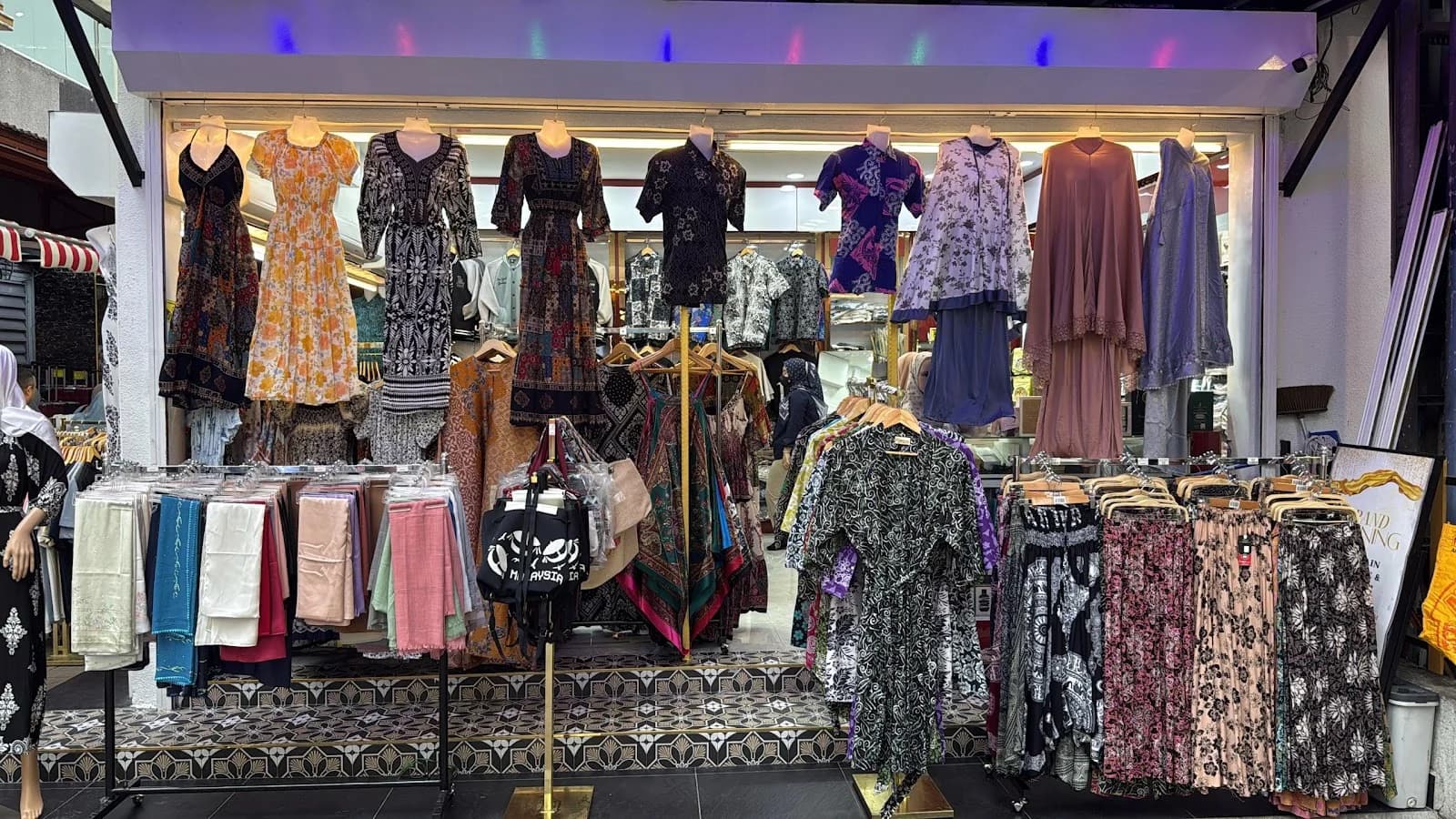 AIN BOUTIQUE & SOUVENIR at Bukit Bintang, view 2