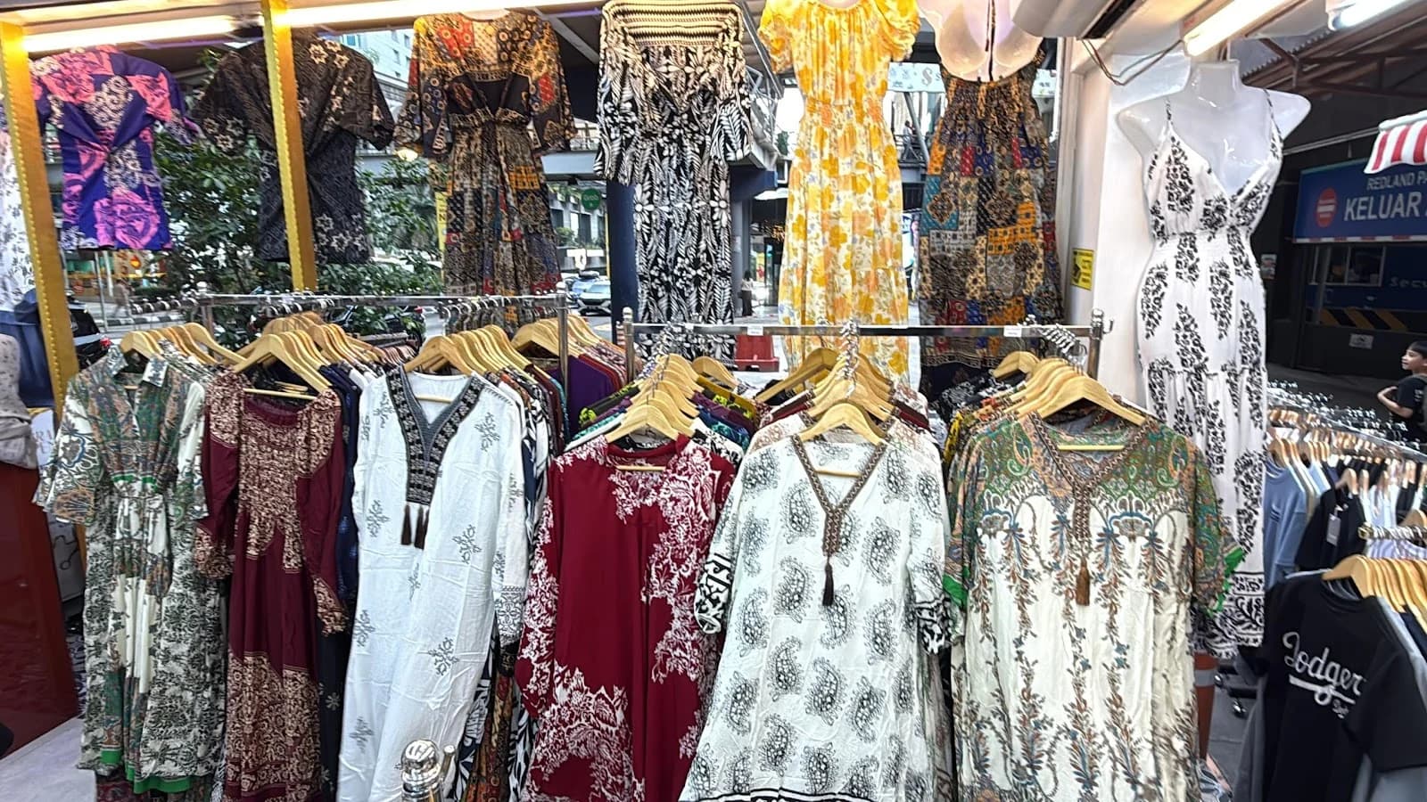 AIN BOUTIQUE & SOUVENIR at Bukit Bintang, view 3